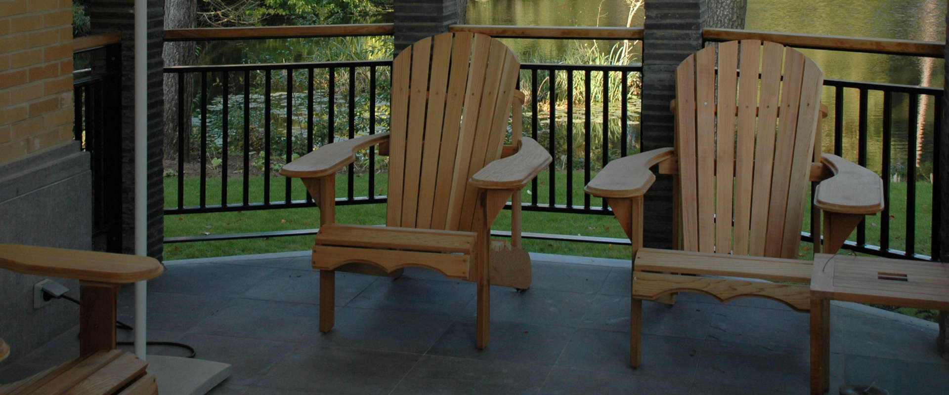 Gartenmöbel für Hotels von Bear Chair auf der Terrasse